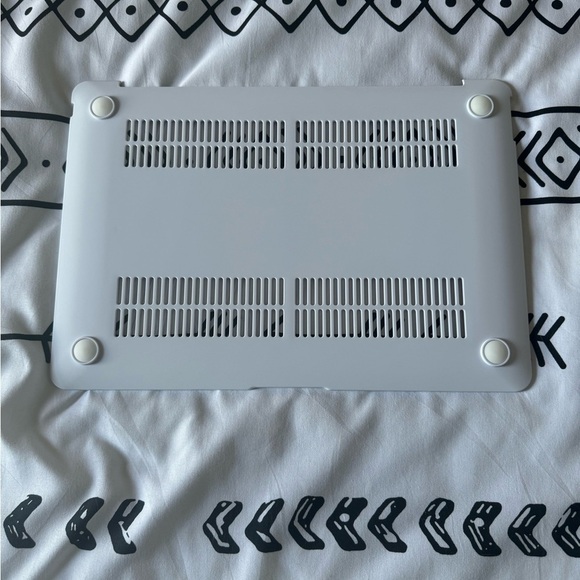 NWOT MacBook Pro Hard Case w/ Extra Accessories - Picture 3 of 5